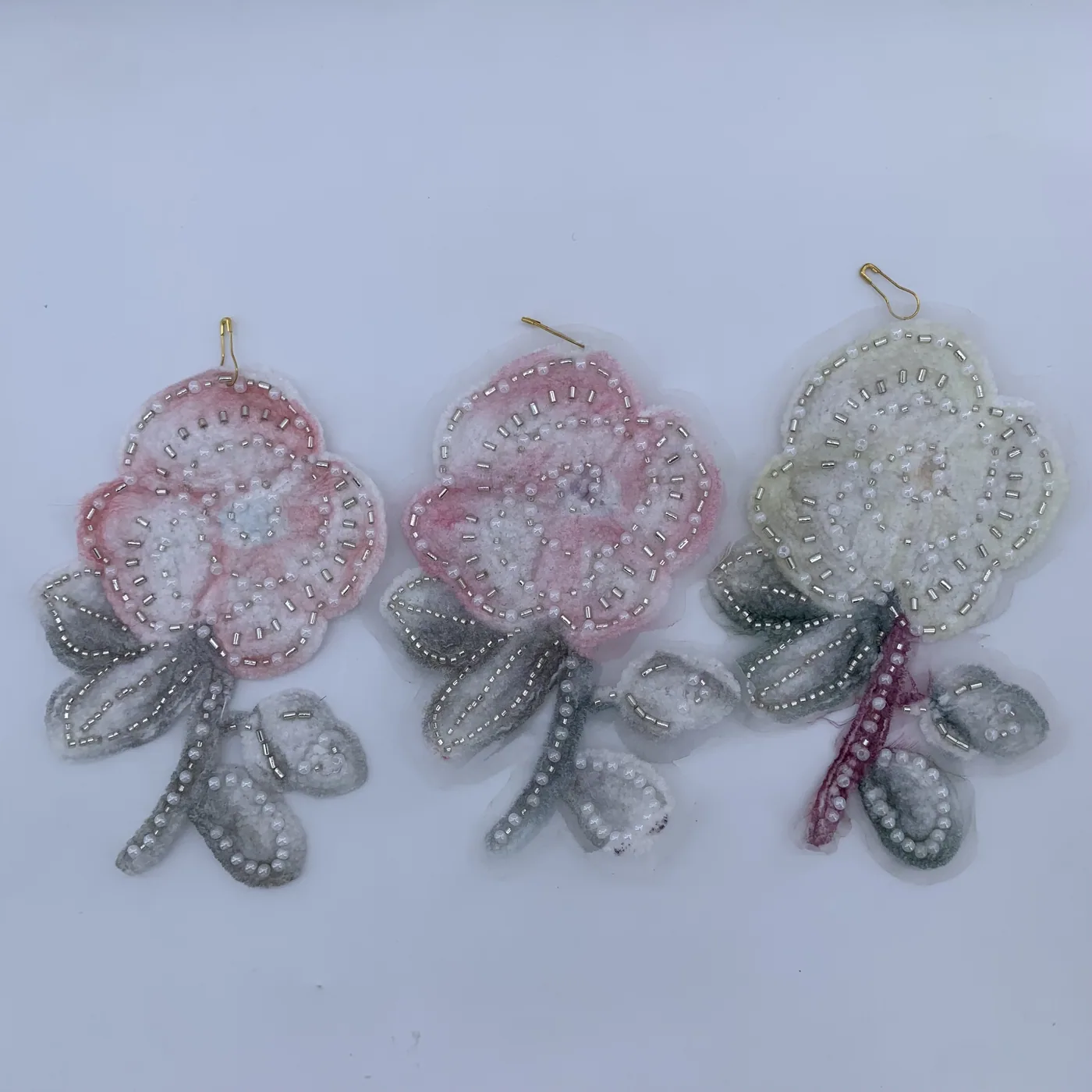Leaf-and-rose beaded appliqué · MET-4001 — product view