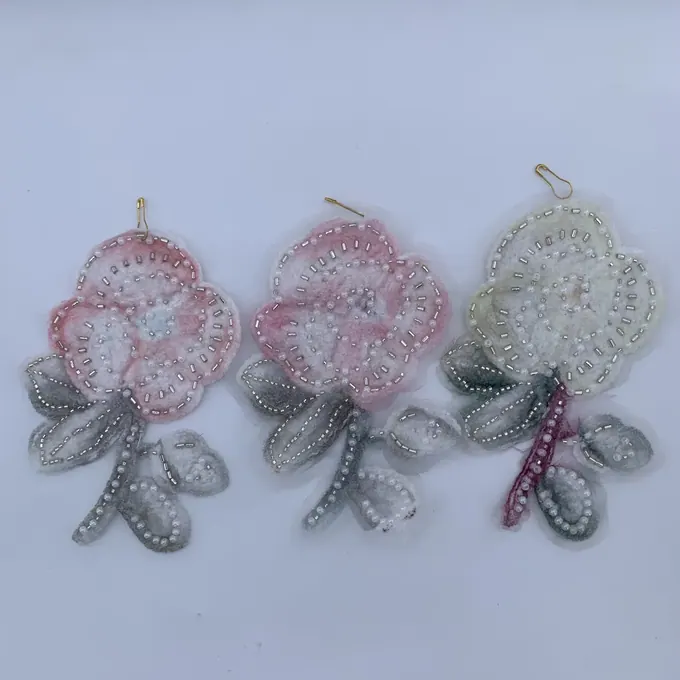 Leaf-and-rose beaded appliqué · MET-4001 — product view